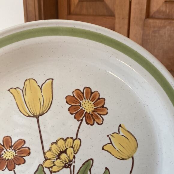 Vintage Country Casual 12” Round Serving Platter - Picture 2 of 9